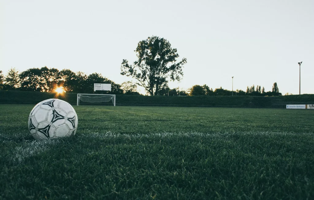 Pourquoi choisir un maillot de foot noir ?