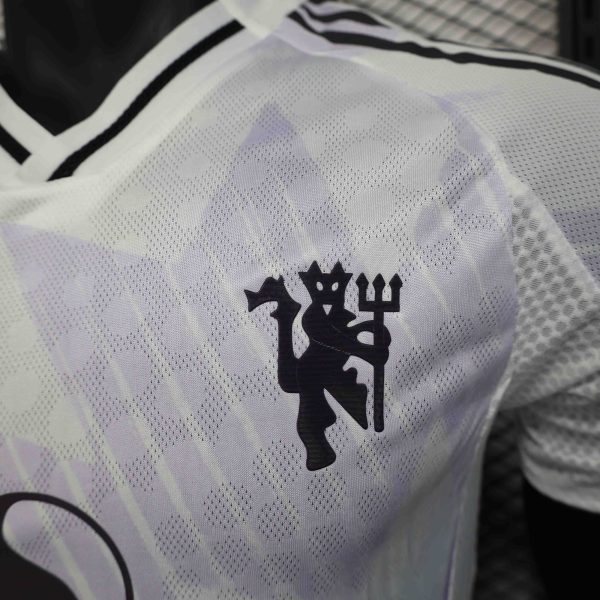 MANCHESTER UNITED EXTERIEUR 25/26 VERSION JOUEUR – Image 6