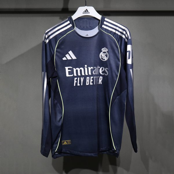 REAL MADRID EXTERIEUR 25/26 VERSION JOUEUR MANCHES LONGUES